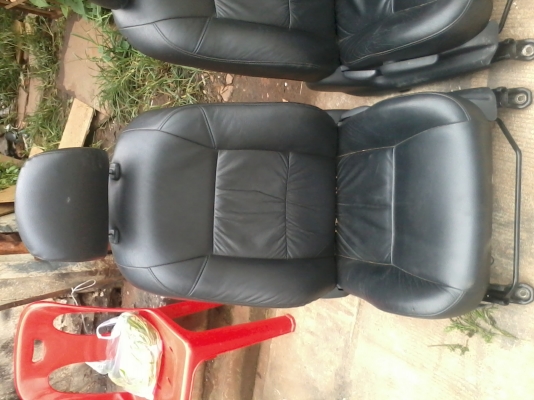 ขายเบาะเดิม YARIS หนังเเท้ตัวท๊อบ สภาพสวยครับ