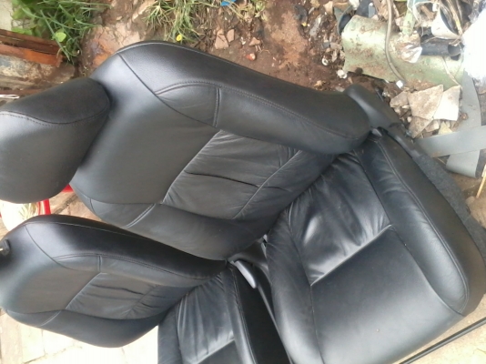 ขายเบาะเดิม YARIS หนังเเท้ตัวท๊อบ สภาพสวยครับ