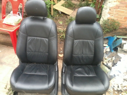 ขายเบาะเดิม YARIS หนังเเท้ตัวท๊อบ สภาพสวยครับ