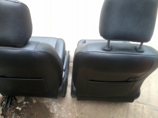 ขายเบาะเดิม YARIS หนังเเท้ตัวท๊อบ สภาพสวยครับ