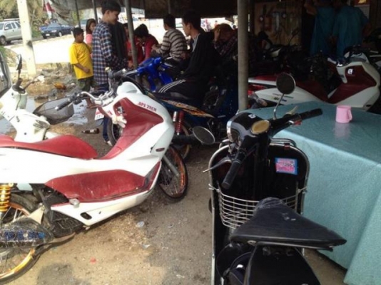 ขายเวสป้า 150 gl หัวเหลี่ยม ทะเบียนพร้อมโอน นครสวรรค์