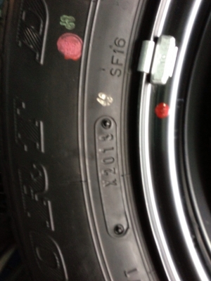 ขายยางถอดป้ายแดง TOYATA INNOVA  ใส่ วีโก้ ได้ครับ   5 รู  ขอบ 205/65/15 ส่งได้ครับ ยางปี 2013