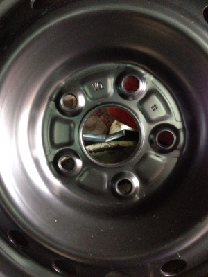 ขายยางถอดป้ายแดง TOYATA INNOVA  ใส่ วีโก้ ได้ครับ   5 รู  ขอบ 205/65/15 ส่งได้ครับ ยางปี 2013