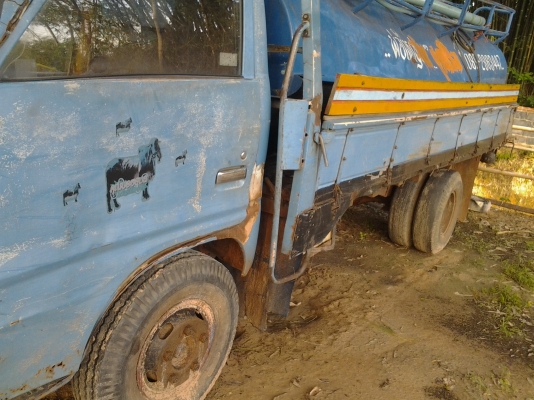 ขาย 6 ล้อ isuzu  tl 100 ฝาขาว