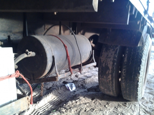 ขาย 6 ล้อ isuzu nkr110 แรง