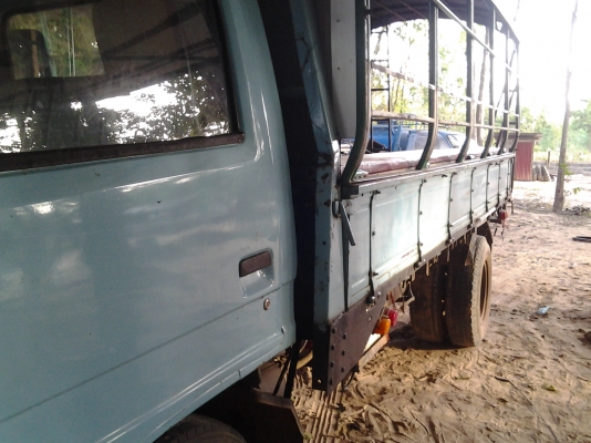 ขาย 6 ล้อ isuzu nkr110 แรง