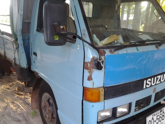 ขาย 6 ล้อ isuzu nkr110 แรง