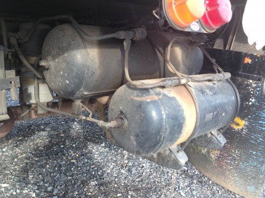 MITSUBISHI FUSO FN515 - 175 HP 6D15 สิบล้อเพลาเดียว กระบะเหล็กพื้นเรียบความยาว 6.20 เมตรสภาพสวย เครื่องแห้งแรงดี ภายในเก๋งคอนโซลสวยครบพร้อม พวงมาลัยเพาเวอร์ ระบบเบรคทริ๊ปฟี้ ช่วงล่างคัชซีสวยมาก ยางสภาพดี 10 เส้นประมาณ 70\% พร้อมใช้งานได้เลย เอกสารทะเบียนคร MITSUBISHI FUSO FN515 - 175 HP 6D15 สิบล้อเพลาเดียว กระบะเหล็กพื้นเรียบความยาว 6.20 เมตรสภาพสวย เครื่องแห้งแรงดี ภายในเก๋งคอนโซลสวยครบพร้อม พวงมาลัยเพาเวอร์ ระบบเบรคทริ๊ปฟี้ ช่วงล่างคัชซีสวยมาก ยางสภาพดี 10 เส้นประมาณ 70\% พร้อมใช้งานได้เลย เอกสารทะเบียนคร