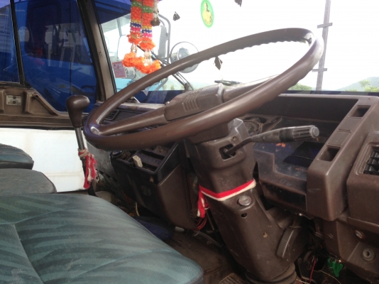 MITSUBISHI FUSO FN515 - 175 HP 6D15 สิบล้อเพลาเดียว กระบะเหล็กพื้นเรียบความยาว 6.20 เมตรสภาพสวย เครื่องแห้งแรงดี ภายในเก๋งคอนโซลสวยครบพร้อม พวงมาลัยเพาเวอร์ ระบบเบรคทริ๊ปฟี้ ช่วงล่างคัชซีสวยมาก ยางสภาพดี 10 เส้นประมาณ 70\% พร้อมใช้งานได้เลย เอกสารทะเบียนคร MITSUBISHI FUSO FN515 - 175 HP 6D15 สิบล้อเพลาเดียว กระบะเหล็กพื้นเรียบความยาว 6.20 เมตรสภาพสวย เครื่องแห้งแรงดี ภายในเก๋งคอนโซลสวยครบพร้อม พวงมาลัยเพาเวอร์ ระบบเบรคทริ๊ปฟี้ ช่วงล่างคัชซีสวยมาก ยางสภาพดี 10 เส้นประมาณ 70\% พร้อมใช้งานได้เลย เอกสารทะเบียนคร