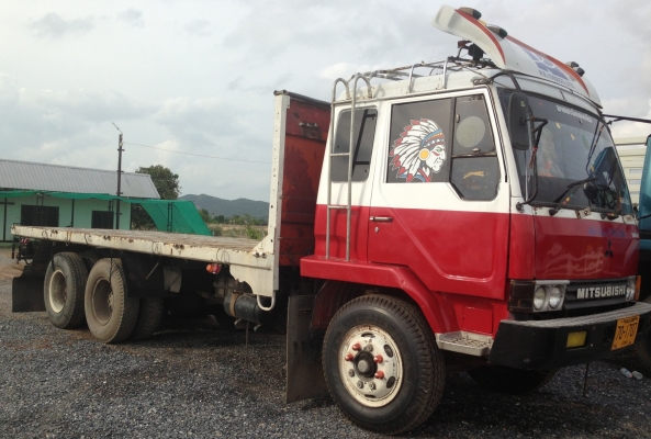 MITSUBISHI FUSO FN515 - 175 HP 6D15 สิบล้อเพลาเดียว กระบะเหล็กพื้นเรียบความยาว 6.20 เมตรสภาพสวย เครื่องแห้งแรงดี ภายในเก๋งคอนโซลสวยครบพร้อม พวงมาลัยเพาเวอร์ ระบบเบรคทริ๊ปฟี้ ช่วงล่างคัชซีสวยมาก ยางสภาพดี 10 เส้นประมาณ 70\% พร้อมใช้งานได้เลย เอกสารทะเบียนคร