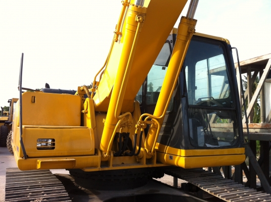 ขายรถแบคโฮ PC200-6 KOMATSU รถสวย สภาพพร้อมใช้งาน ไม่เคยผ่านการใช้งานในไทย