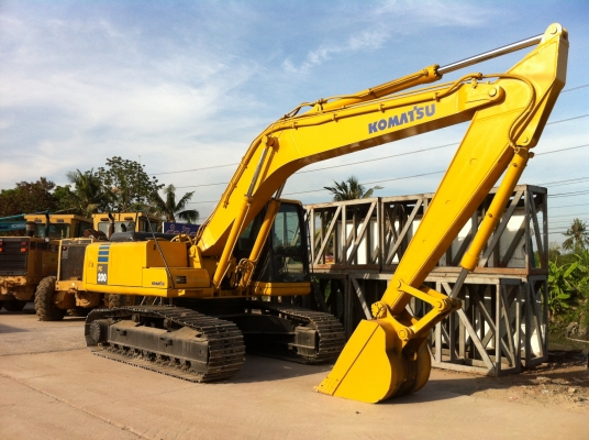 ขายรถแบคโฮ PC200-6 KOMATSU รถสวย สภาพพร้อมใช้งาน ไม่เคยผ่านการใช้งานในไทย