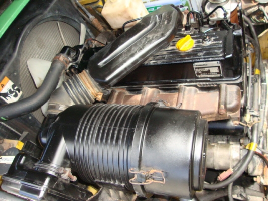 ขายรถโฟล์คลิฟท์  KOMATSU  FD25-16  เครื่องยนต์ดีเซล  เกียร์ออโตเมติค  เสาสูง  4 เมตร  งา 1,220  มม.  ยางตัน  4  ล้อ