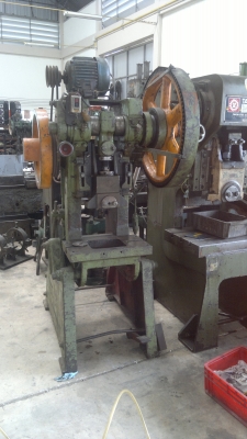 เครื่องปั้มเดินเฟือง