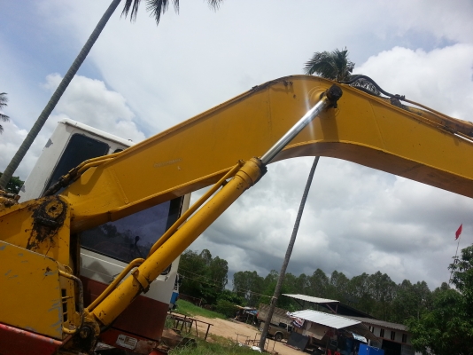 ขายด่วน บูม+อาม KOMATSU PC200-5 ตัดพรุ่งนี้ครับ