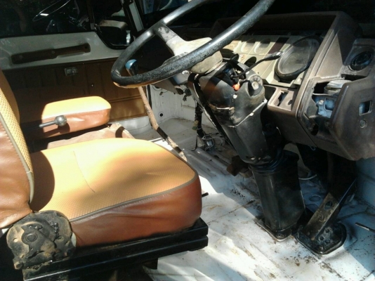 HINO F17 - 185 HP HO7C สิบล้อดั๊มพ์ 2 เพลา กระบะดั๊มพ์เหล็ก 12 ตันของสามมิตรลอนเฉียง เครื่องแน่นแรงดี ภายในเก๋งคอนโซลสวยครบ พวงมาลัยเพาเวอร์ เบรคทริ๊ปฟี้ ช่วงล่างแน่นคัชซีไม่มีบวม ยางสภาพใหม่ 10 เส้นพร้อมบรรทุกพร้อมใช้งาน เอกสารเล่มทะเบียนครบพร้อม ราคาต่อ