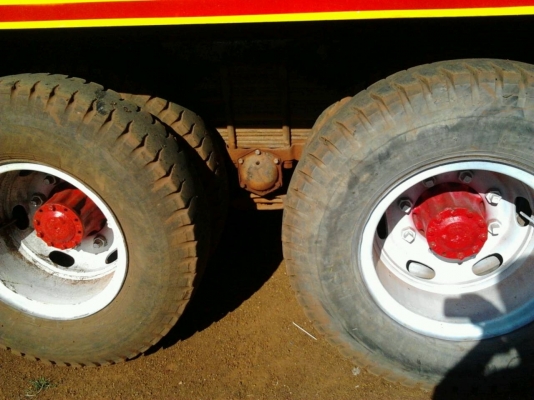 HINO F17 - 185 HP HO7C สิบล้อดั๊มพ์ 2 เพลา กระบะดั๊มพ์เหล็ก 12 ตันของสามมิตรลอนเฉียง เครื่องแน่นแรงดี ภายในเก๋งคอนโซลสวยครบ พวงมาลัยเพาเวอร์ เบรคทริ๊ปฟี้ ช่วงล่างแน่นคัชซีไม่มีบวม ยางสภาพใหม่ 10 เส้นพร้อมบรรทุกพร้อมใช้งาน เอกสารเล่มทะเบียนครบพร้อม ราคาต่อ