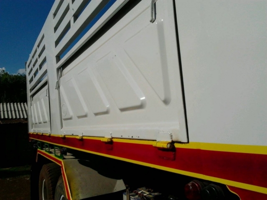 HINO F17 - 185 HP HO7C สิบล้อดั๊มพ์ 2 เพลา กระบะดั๊มพ์เหล็ก 12 ตันของสามมิตรลอนเฉียง เครื่องแน่นแรงดี ภายในเก๋งคอนโซลสวยครบ พวงมาลัยเพาเวอร์ เบรคทริ๊ปฟี้ ช่วงล่างแน่นคัชซีไม่มีบวม ยางสภาพใหม่ 10 เส้นพร้อมบรรทุกพร้อมใช้งาน เอกสารเล่มทะเบียนครบพร้อม ราคาต่อ