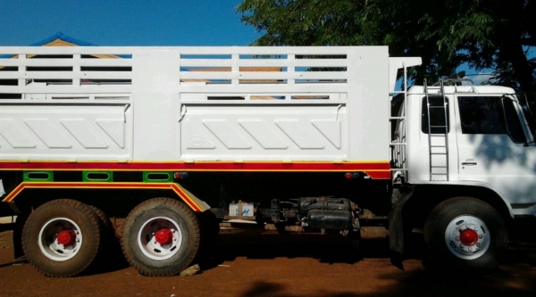 HINO F17 - 185 HP HO7C สิบล้อดั๊มพ์ 2 เพลา กระบะดั๊มพ์เหล็ก 12 ตันของสามมิตรลอนเฉียง เครื่องแน่นแรงดี ภายในเก๋งคอนโซลสวยครบ พวงมาลัยเพาเวอร์ เบรคทริ๊ปฟี้ ช่วงล่างแน่นคัชซีไม่มีบวม ยางสภาพใหม่ 10 เส้นพร้อมบรรทุกพร้อมใช้งาน เอกสารเล่มทะเบียนครบพร้อม ราคาต่อ