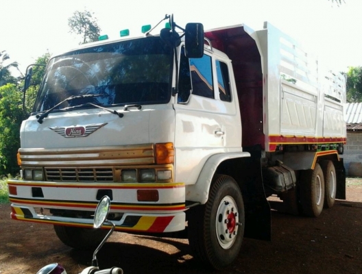 HINO F17 - 185 HP HO7C สิบล้อดั๊มพ์ 2 เพลา กระบะดั๊มพ์เหล็ก 12 ตันของสามมิตรลอนเฉียง เครื่องแน่นแรงดี ภายในเก๋งคอนโซลสวยครบ พวงมาลัยเพาเวอร์ เบรคทริ๊ปฟี้ ช่วงล่างแน่นคัชซีไม่มีบวม ยางสภาพใหม่ 10 เส้นพร้อมบรรทุกพร้อมใช้งาน เอกสารเล่มทะเบียนครบพร้อม ราคาต่อ