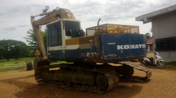 komutsu pc-200-3 s/n 368xx สภาพพร้อมใช้งานโซ่ใหม่สภาพ95เปอร์เซ็นไม่มีเอกสารเอวแน่น ราคา550,000 (ด่วน)ครื่องมิตซู6D15