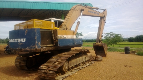 komutsu pc-200-3 s/n 368xx สภาพพร้อมใช้งานโซ่ใหม่สภาพ95เปอร์เซ็นไม่มีเอกสารเอวแน่น ราคา550,000 (ด่วน)ครื่องมิตซู6D15