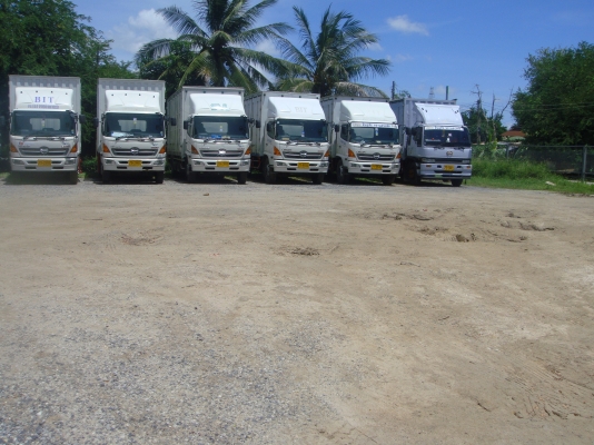 มี 6 ล้อ ตู้ 10 ประตู ต้องการวิ่งงานประจำ