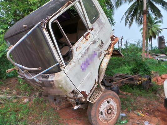 HINO FD  หกล้อ  ขายตามสภาพ  ไม่มีเล่มทะเบียน