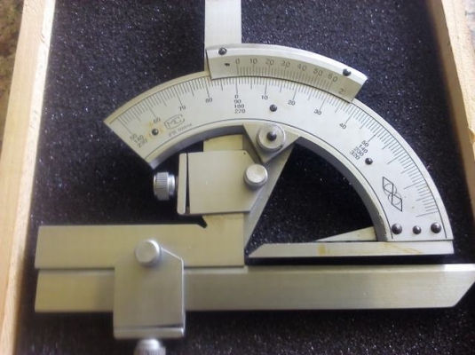 ชุดเครื่องมือวัดมุมแบบละเอียด ปรับการวัดได้โดยการหมุน ชิ้นงานทำจากเหล็กเครื่องมือ