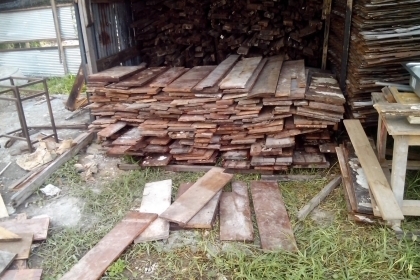 ไม้เต็ง2*2 +ไม้มะค่าหน้า 11 -15 นิ้ว +ไม้แดง ไม้เต็ง2*2 +ไม้มะค่าหน้า 11 -15 นิ้ว +ไม้แดง