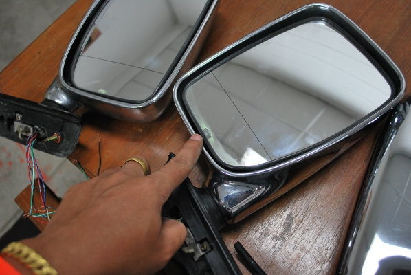ขายกระจกมองข้างโครเมี่ยมแปะประตูสำหรับ Toyota Hero ขายกระจกมองข้างโครเมี่ยมแปะประตูสำหรับ Toyota Hero
