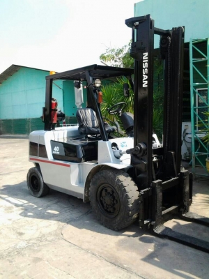 ขายด่วนรถยกนิสสัน 3.5 ตัน เสาสูง 4 เมตร เครื่ีองดีเซล เกียร์ออโต้