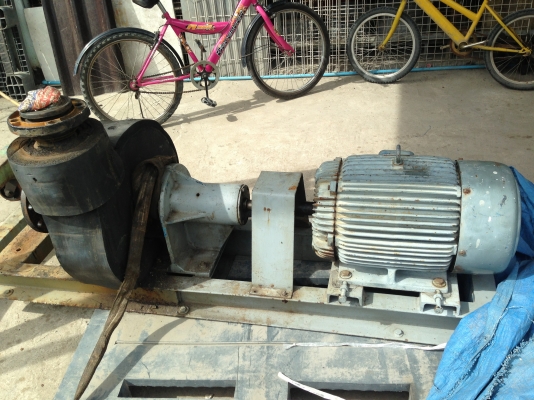 ( ลดราคาครับ )ขายปั้มน้ำขนาดใหญ่ ใบพัดทองเหลือง ใช้มอเตอร์ mitsubishi 20 HP. 1400 RPM. 380 V สภาพดี พร้อมใช้งาน