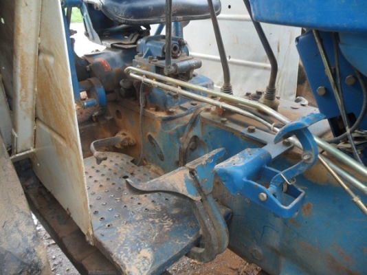 คุณโทน..รับรถแล้ว รถไถ ฟอร์ด5000 T5 มีอุปกรณ์พร้อมใช้งานมีทะเบียนพร้อมโอน 430,000 แถมยางหน้า1คู่ ผานไถ26" 3ใบ