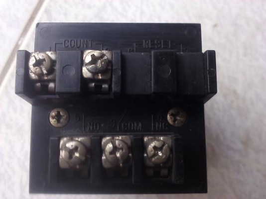 ตัวนับจำนวนชิ้นงาน พร้อมส้่งตัดการทำงานได้ด้วยเมื่อถึงจำนวนที่ตั้งเอาไว้(มีVDO ให้ดูตังอย่าง)