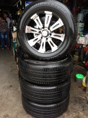 ขายแม๊กพร้อมยาง 265/ 60 /18 ครับ สภาพพอใช้ครับ