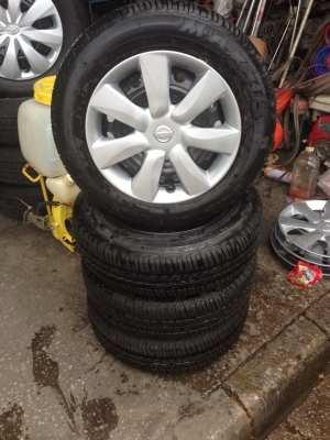 ขายยางถอดป้ายเเดงnissan march 2013 พร้อมล้อกระทะ ขอบ 14/ 165 /70