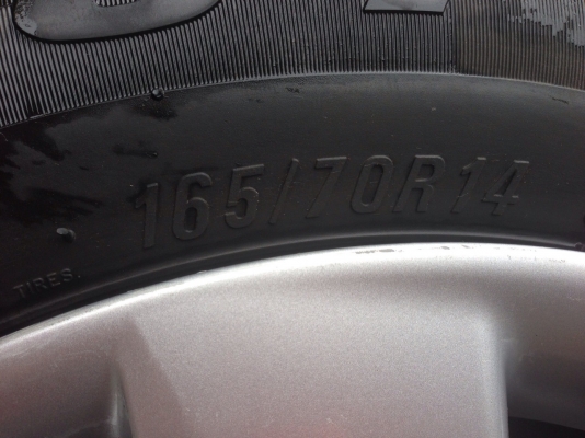 ขายยางถอดป้ายเเดงnissan march 2013 พร้อมล้อกระทะ ขอบ 14/ 165 /70