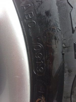 ขายยางถอดป้ายเเดงnissan march 2013 พร้อมล้อกระทะ ขอบ 14/ 165 /70