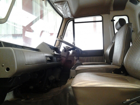 ขายรถ 6 ล้อ ติดเครน 3 ตันTadano ตัวรถนิสสัน CBA 80 เครื่อง 180 แรง รถห้างเดิมๆ ใช้มา 40,000  km.