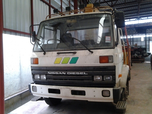 ขายรถ 6 ล้อ ติดเครน 3 ตันTadano ตัวรถนิสสัน CBA 80 เครื่อง 180 แรง รถห้างเดิมๆ ใช้มา 40,000  km.