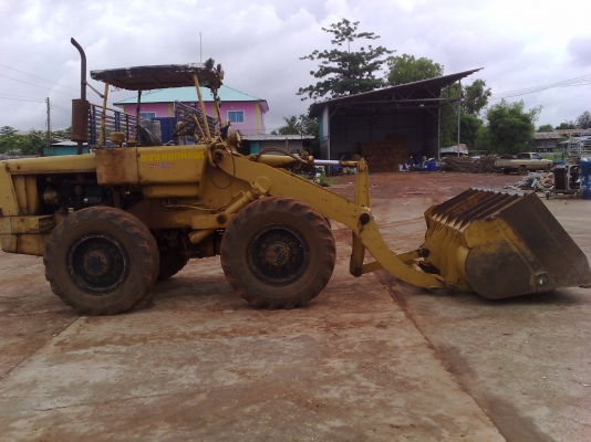 ขายรถตักล้อยาง KOMATSU JH 30 B-4413  สภาพพร้อมใช้เครื่องดีปั้มดีเครื่องเดิม 4 สูบเอกสารสัญญาซื้อขาย