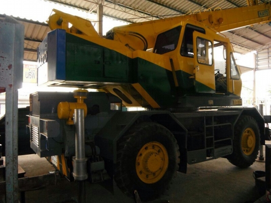 ขายรถเครน 4 ล้อ  KATO  20 H  เอกสารเล่มทะเบียน ไฟฟ้าครบ มีจิ๊ป ยางดี 4 เส้น