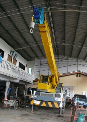 ขายรถเครน 4 ล้อ  KATO  20 H  เอกสารเล่มทะเบียน ไฟฟ้าครบ มีจิ๊ป ยางดี 4 เส้น