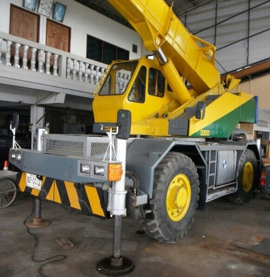 ขายรถเครน 4 ล้อ  KATO  20 H  เอกสารเล่มทะเบียน ไฟฟ้าครบ มีจิ๊ป ยางดี 4 เส้น