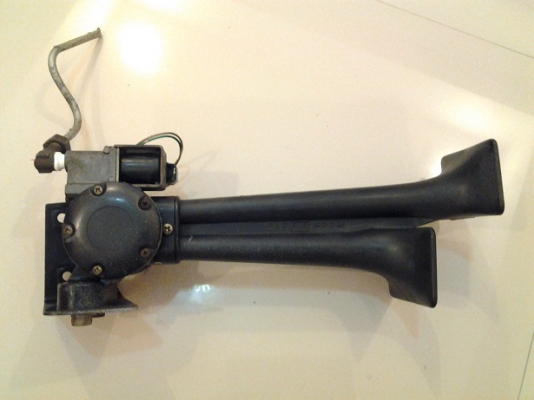 ขายปากแตรลมคู่