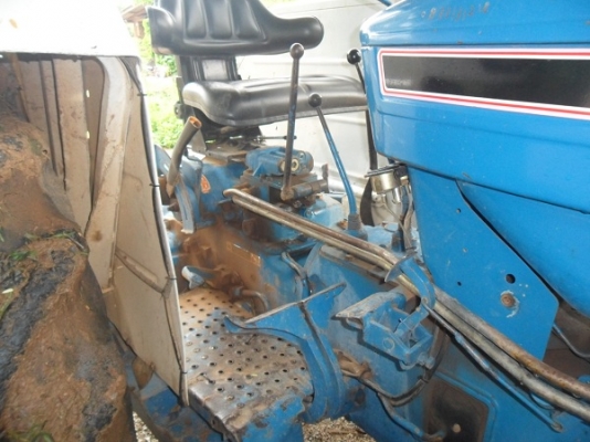 ฝากขาย รถไถฟอร์ด 6610 เพลาเดียว รุ่นปั้มเหลี่ยม พร้อมอุปกรณ์ รถห้างแองโกลไทย สีเดิมๆ