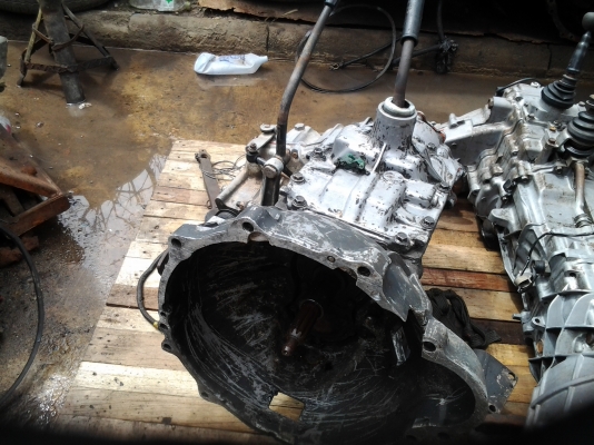 ขายเกียร์โฟร์ของ โตโยต้าแลนด์ครุยเซอร์ ขายเกียร์โฟร์ของ โตโยต้าแลนด์ครุยเซอร์