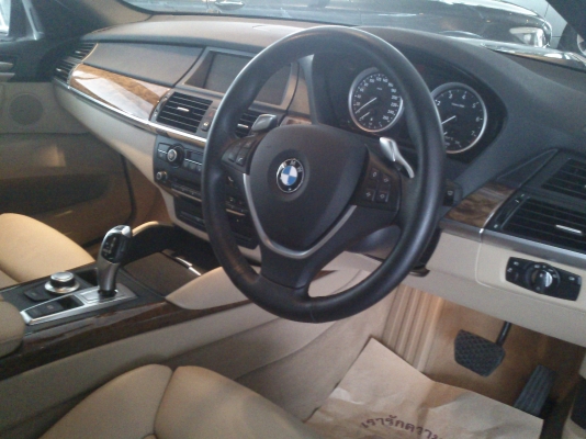 BMW X6 3.5i ใช้เงินออกรถ 1 แสน BMW X6 3.5i ใช้เงินออกรถ 1 แสน