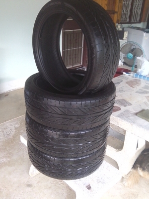 ขายยาง  HANKOOK  ปี 2010   205/45/17   ดอกเยอะอยู่